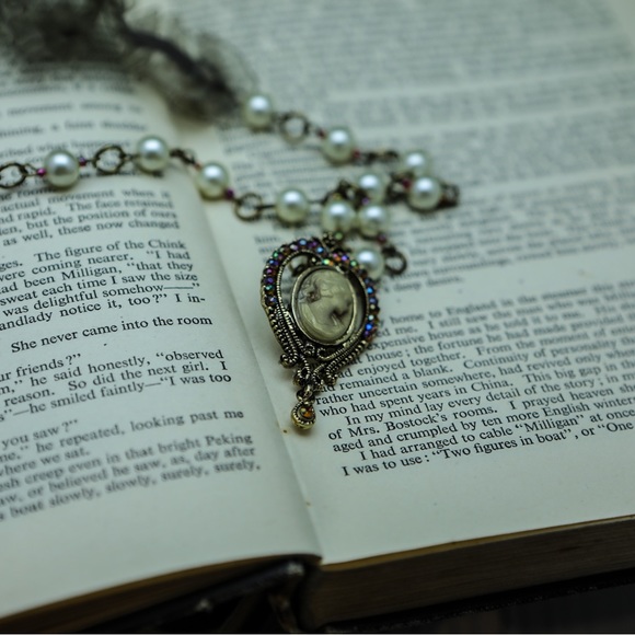 Upcycled Cameo necklace. - Picture 5 of 8